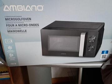 Four a micro-ondes. 700w beschikbaar voor biedingen