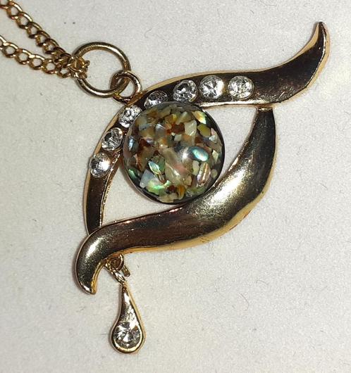 Ketting met hanger vintage oog van horus goud met abalone pa, Handtassen en Accessoires, Kettingen, Steen of Mineraal, Goud, Met edelsteen