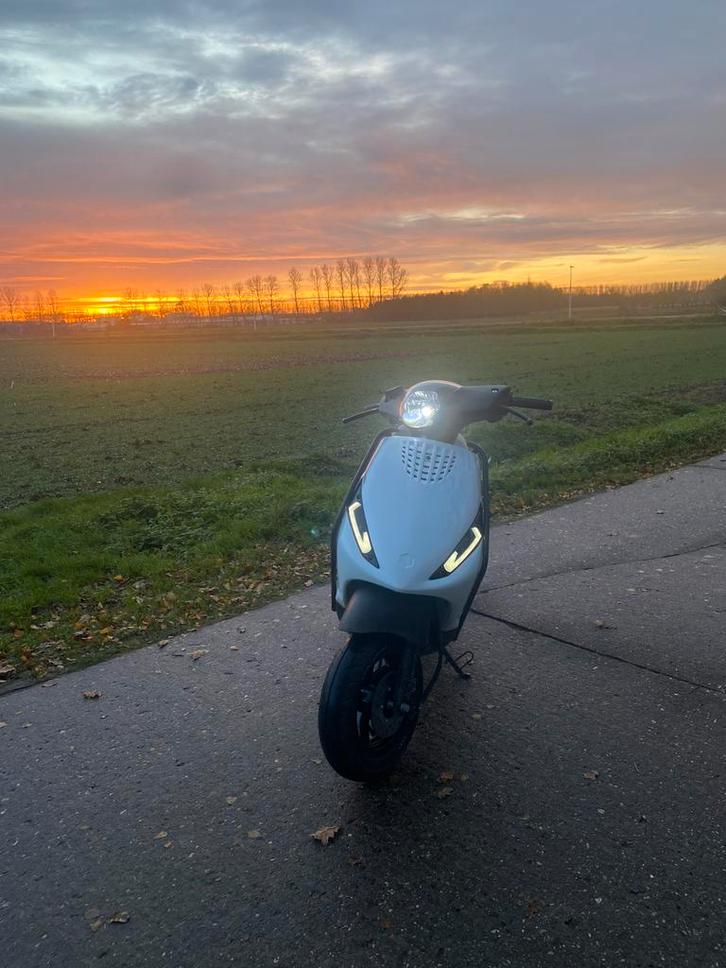 te ruil met 2t zip, Fietsen en Brommers, Scooters | Piaggio, Zo goed als nieuw, Zip, Klasse A (25 km/u), Ophalen of Verzenden