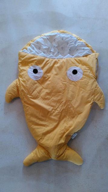 Baby bites voetenzak haai geel beschikbaar voor biedingen