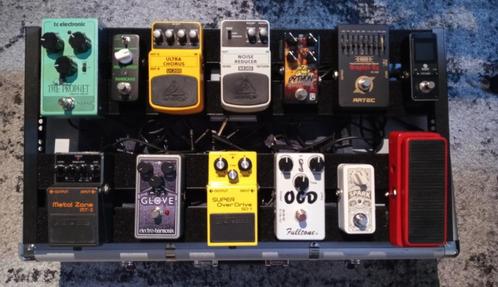 Pedalboard met effecten, Musique & Instruments, Effets, Comme neuf, Chorus, Delay ou Écho, Distortion, Overdrive ou Fuzz, Reverb