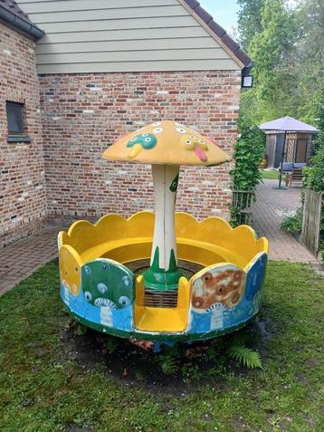 Antieke kinderdraaimolen/vintage speeltuig beschikbaar voor biedingen
