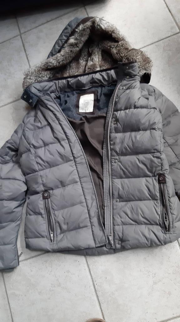 Warme donsjack Esprit kap 40 als nieuw taupe, Kleding | Dames, Jassen | Winter, Zo goed als nieuw, Maat 42/44 (L), Bruin, Ophalen of Verzenden