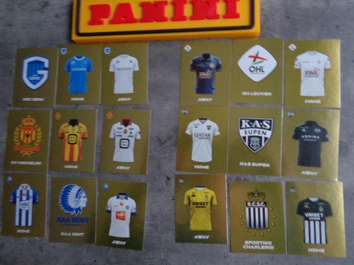 PANINI FOOTBALL 2022 18 STICKERS BADGE EN TENUE, Hobby en Vrije tijd, Stickers en Plaatjes, Nieuw, Verzenden