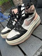 Nike air high elevate sneakers, Kleding | Dames, Schoenen, Ophalen of Verzenden, Sneakers, Roze, Gedragen
