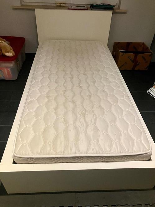 Bed en commode, Huis en Inrichting, Slaapkamer | Bedden, Gebruikt, Overige kleuren, Ophalen