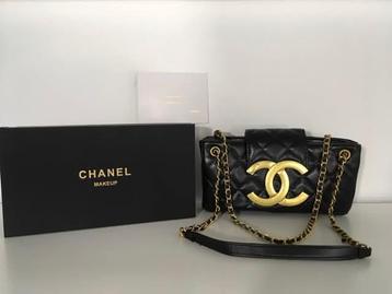 Chanel - Sac gros logo métal doré - Neuf avec boîte VIP  beschikbaar voor biedingen