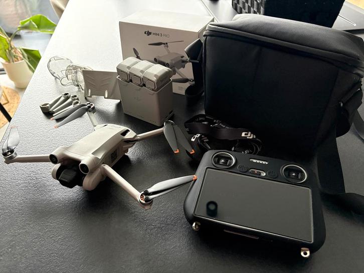 Dji mini 3 pro+ smart controller + care refresh (07/27), Audio, Tv en Foto, Drones, Zo goed als nieuw, Ophalen of Verzenden
