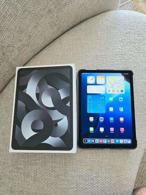 iPad Air 5de generatie - M1 chip - 2 maand oud, Computers en Software, Apple iPads, Zo goed als nieuw, Ophalen