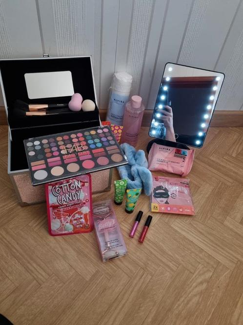 Make up koffertje kind + spiegeltje, Handtassen en Accessoires, Uiterlijk | Cosmetica en Make-up, Zo goed als nieuw, Ophalen