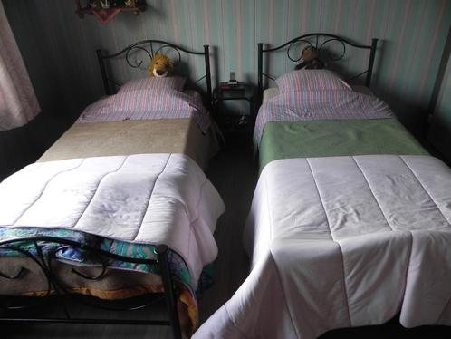 2 éénpersoonsbedden, Huis en Inrichting, Slaapkamer | Bedden, Zo goed als nieuw, Eenpersoons, 90 cm, 210 cm, Metaal, Zwart, Ophalen