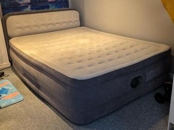 Matelas gonflable 2 personnes beschikbaar voor biedingen