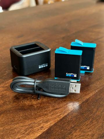 Twee GoPro batterijen met oplader beschikbaar voor biedingen