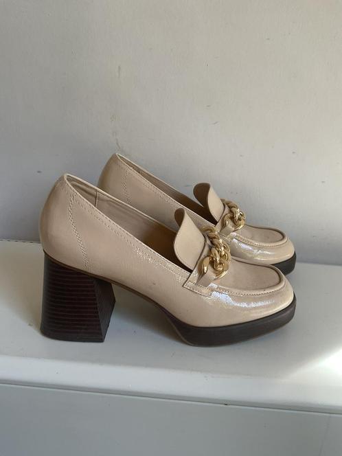 Instappers met blokhak en plateau, maat 40, Kleding | Dames, Schoenen, Gedragen, Pumps, Beige, Ophalen of Verzenden