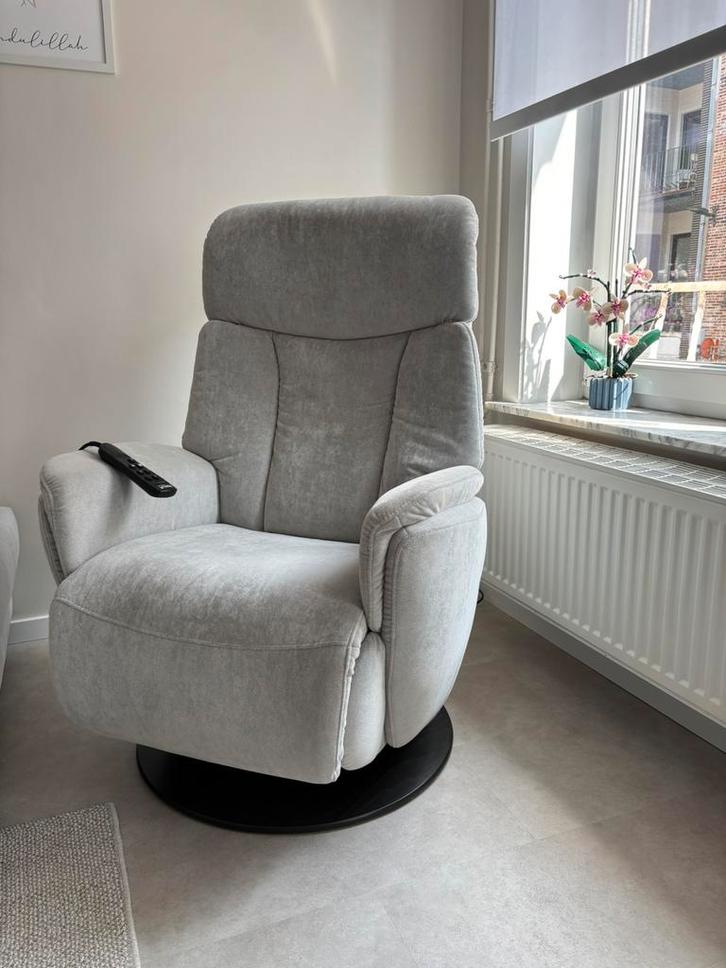 Elektrische relaxzetel HUKLA met 3 motor + uitstapfunctie, Huis en Inrichting, Fauteuils, Zo goed als nieuw, Stof, Ophalen