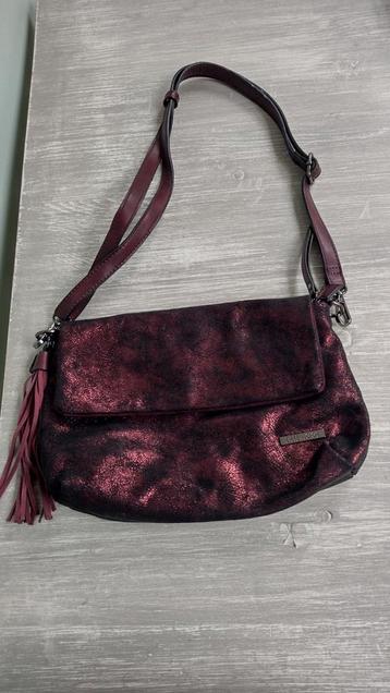 Bordeaux glinsterende schouderhandtas met knip- ritssluiting beschikbaar voor biedingen