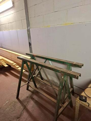 2  metalen werkschragen beschikbaar voor biedingen