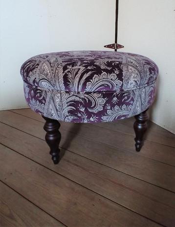 Mulberry velvet kasjmier footstool Uniek stuk beschikbaar voor biedingen