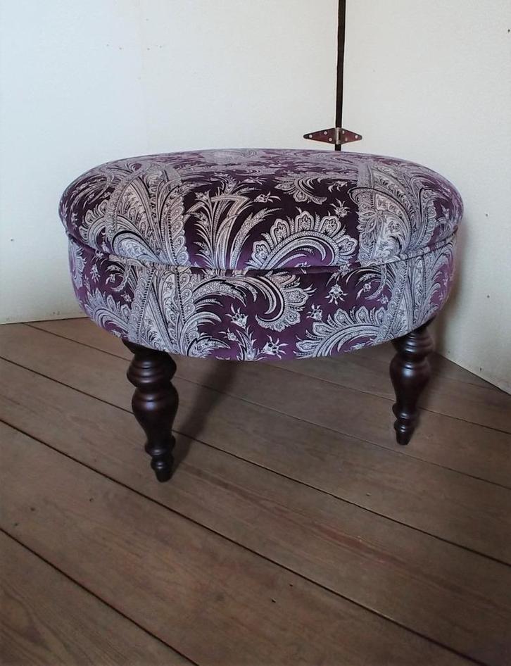 Mulberry velvet kasjmier footstool Uniek stuk, Huis en Inrichting, Zetels | Voetbanken en poefs, Nieuw, 50 tot 75 cm, 50 tot 75 cm