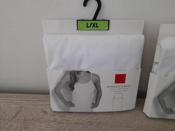 Nieuwe dames singlet beschikbaar voor biedingen