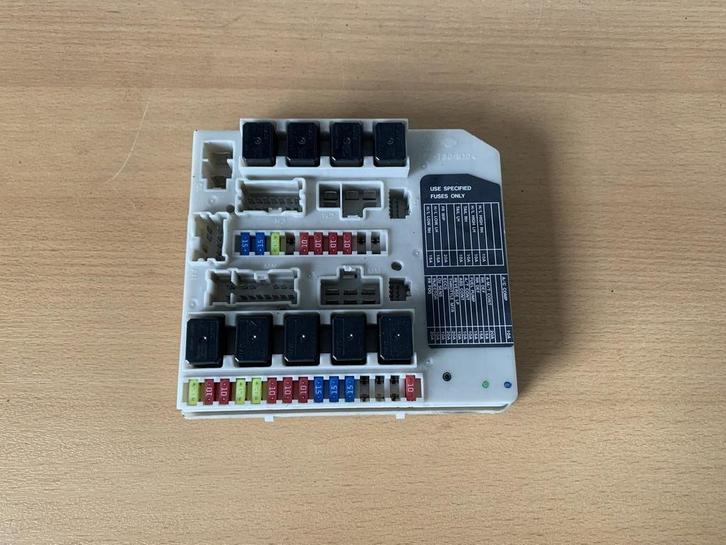 zekeringkast nissan micra 2002 tot 2010 K12 motorruimte, Auto-onderdelen, Elektronica en Kabels, Nissan, Gebruikt, Ophalen of Verzenden