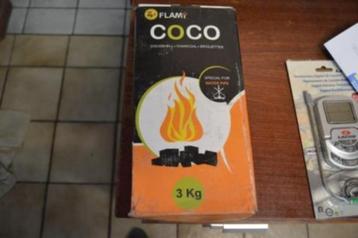 Doosjes met kokoskool. beschikbaar voor biedingen