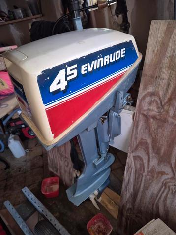 Evinrude 4,5 pk disponible aux enchères