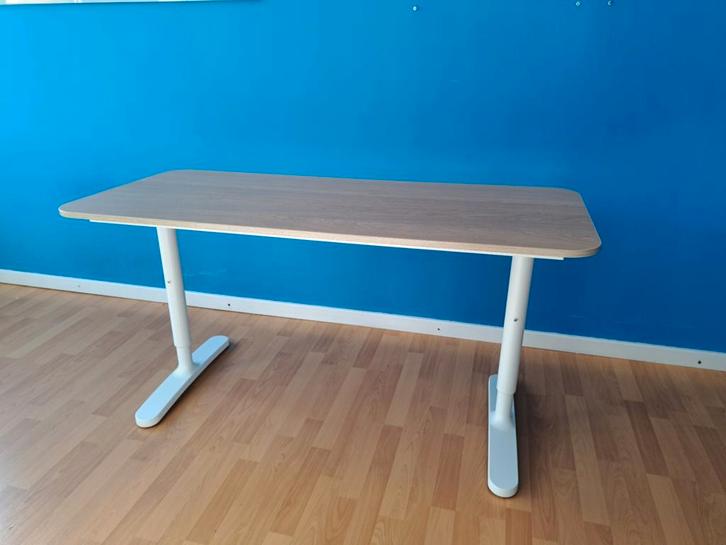 Bureau Ikea Bekant 140x60 cm, Huis en Inrichting, Bureaus, Zo goed als nieuw, Bureau, Ophalen