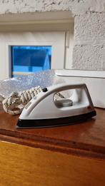 Petit fer à  repasser  de voyage, Enlèvement ou Envoi