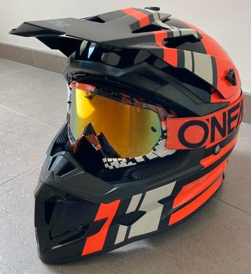 Motorcross helm + 2 crossbrillen (ALS NIEUW) beschikbaar voor biedingen