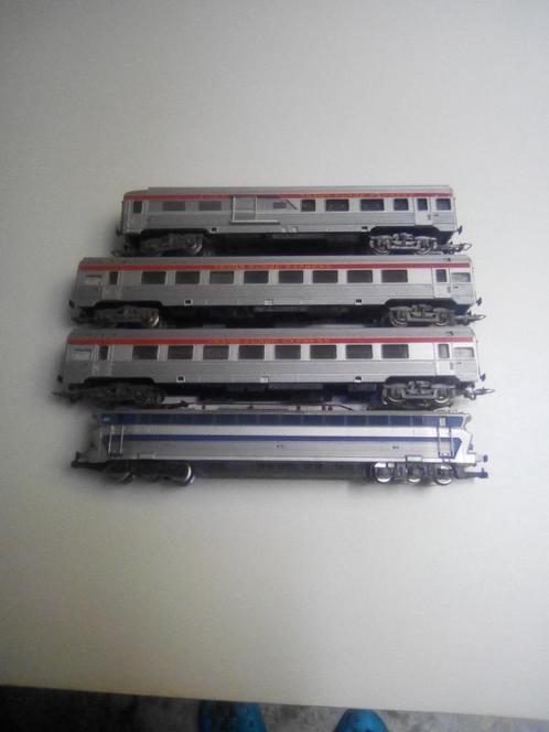 Vend locomotive type 18 SNCB avec 3 voitures voyageurs PBA i, Hobby en Vrije tijd, Modeltreinen | H0, Zo goed als nieuw, Locomotief