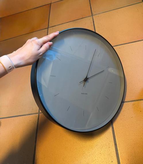 Grote ronde wandklok - werkt perfect - Karlsson, Antiek en Kunst, Antiek | Klokken, Ophalen of Verzenden