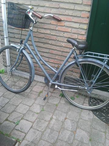  damesfiets 28 inch met mandje beschikbaar voor biedingen