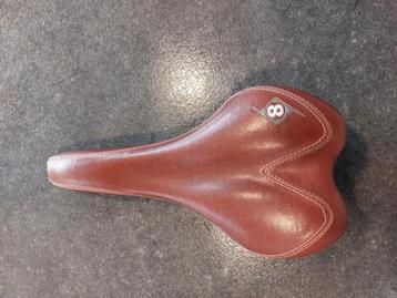 Sportzadel met retrolook. beschikbaar voor biedingen