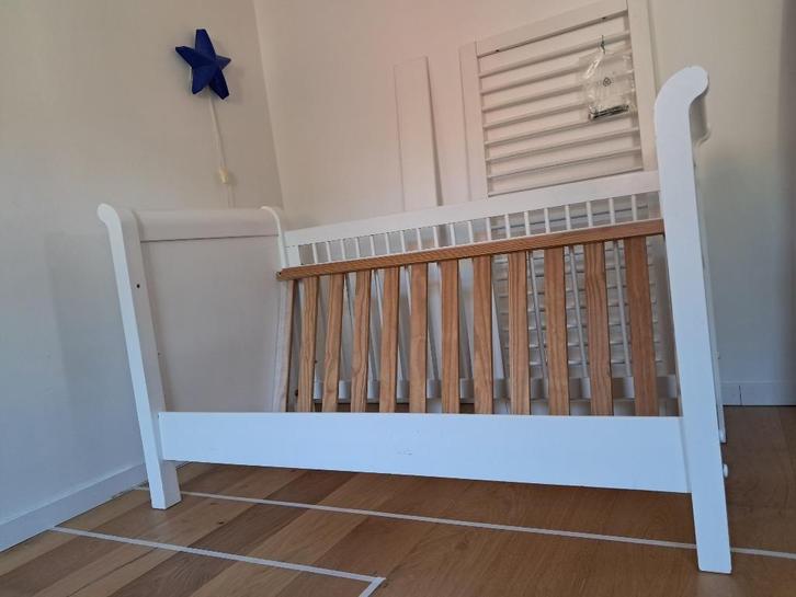 Lit enfant évolutif childwood, Kinderen en Baby's, Kinderkamer | Bedden, Gebruikt, 140 tot 160 cm, 70 tot 85 cm, Lattenbodem, Matras