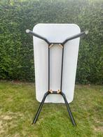 Witte houten tafel met zwarte poten en 4 pvc kuipstoelen, Huis en Inrichting, Gebruikt, 150 tot 200 cm, Modern, Vier personen