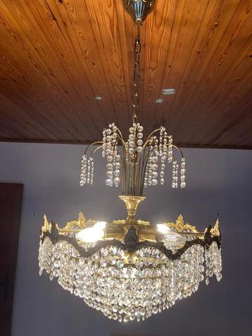 Kristallen kroonluchter beschikbaar voor biedingen
