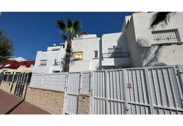 Mooi huis met gemeenschappelijk zwembad te koop – Torrevieja beschikbaar voor biedingen