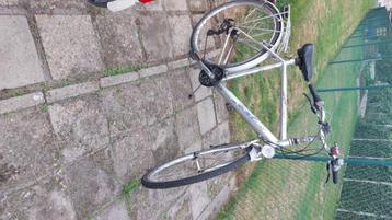 Fiets voor op kot beschikbaar voor biedingen