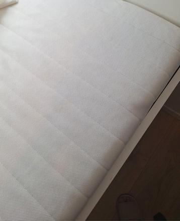 1x matras van 90 cm beschikbaar voor biedingen