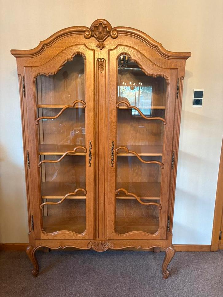 Elegante eiken vitrinekast – klassiek Louis XV-stijl, Huis en Inrichting, Kasten | Vitrinekasten, Zo goed als nieuw, 150 tot 200 cm