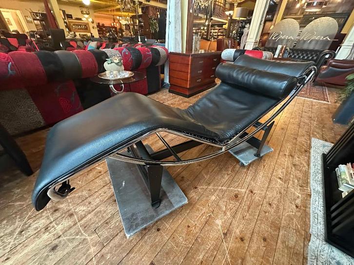 Chaise longue originale Cassina LC4 | Le Corbusier, Maison & Meubles, Fauteuils, Comme neuf, Cuir, Métal, 50 à 75 cm, 150 cm ou plus