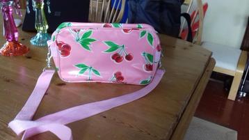 handtas beschikbaar voor biedingen