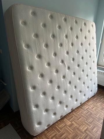 Tweepersoons traagschuim matras 180x200  beschikbaar voor biedingen