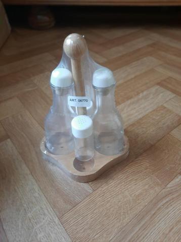 houten staander met peper zout en oliepotjes om te vullen  beschikbaar voor biedingen