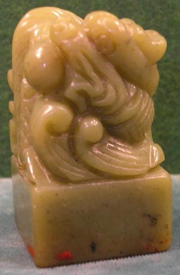 OUD ZEGEL IN DE VORM VAN EEN CHINESE DRAAK/GEGRAVEERD/JADEKL beschikbaar voor biedingen
