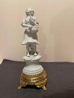 Figurine en biscuit blanc fille avec panier et oiseau, Collections, Enlèvement, Comme neuf