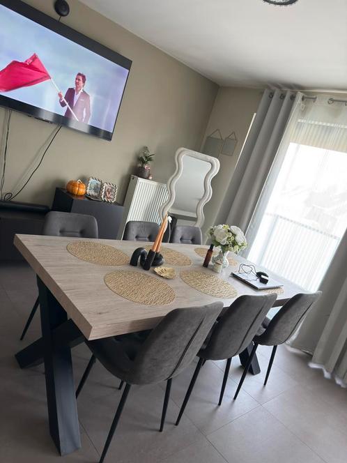 6stoelen 1salontafel en 1eettafel Ik heb hem 1 jaar gebruikt, Huis en Inrichting, Tafels | Eettafels, Ophalen
