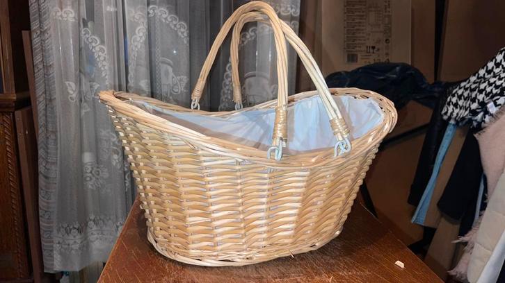Rieten mand, Huis en Inrichting, Woonaccessoires | Schalen en Manden, Nieuw, Mand, Ovaal, Riet, Ophalen of Verzenden