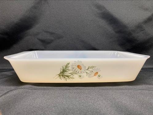 Arcopal “Daisy Flower” grote ovenschaal uit de jaren ‘60, Antiek en Kunst, Antiek | Schalen, Ophalen of Verzenden